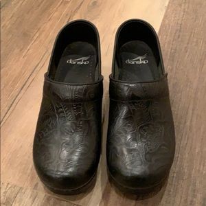 Women’s Dansko Shoes